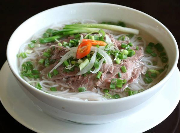 Phở bò hoặc gà