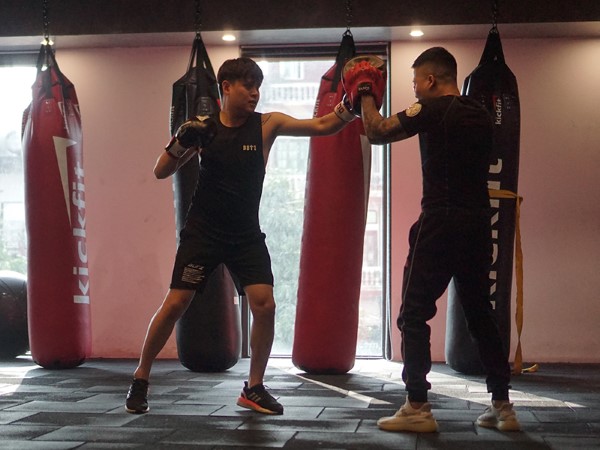 Combination Punches and Kicks (Kết hợp đấm và đá)