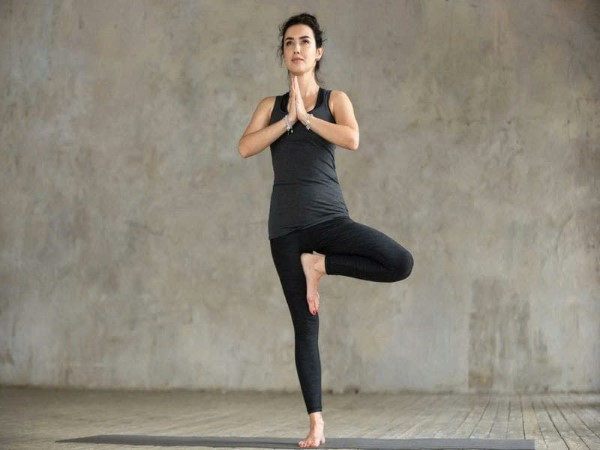 Tư thế cây (Tree Pose)