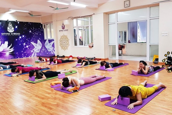 Divine Yoga & Dance Studio là một địa điểm tập yoga sang trọng tại quận Cầu Giấy