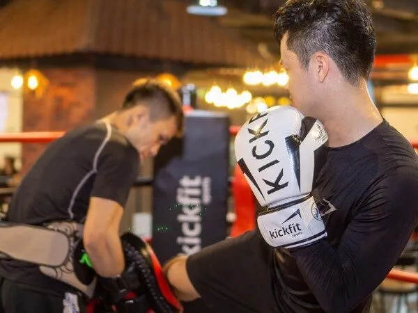 Găng tay Kickboxing