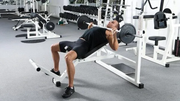 Incline Dumbbell Bench Press - đẩy tạ đòn trên ghế nghiêng