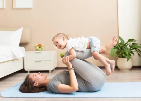 Yoga giúp mẹ bỉm tăng sức mạnh cơ bắp