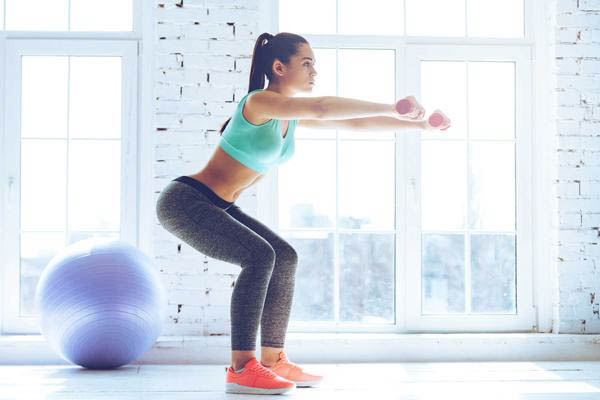 Bài tập mông quả đào: Squat Bài tập mông quả đào: Squat