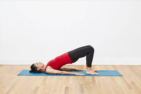 Bài tập mông quả đào: Glute Bridge Bài tập mông quả đào: Glute Bridge
