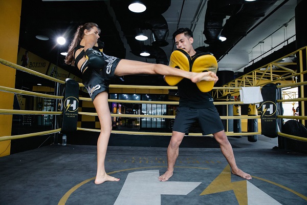 Kickfit là sự kết hợp giữa các động tác từ kickboxing